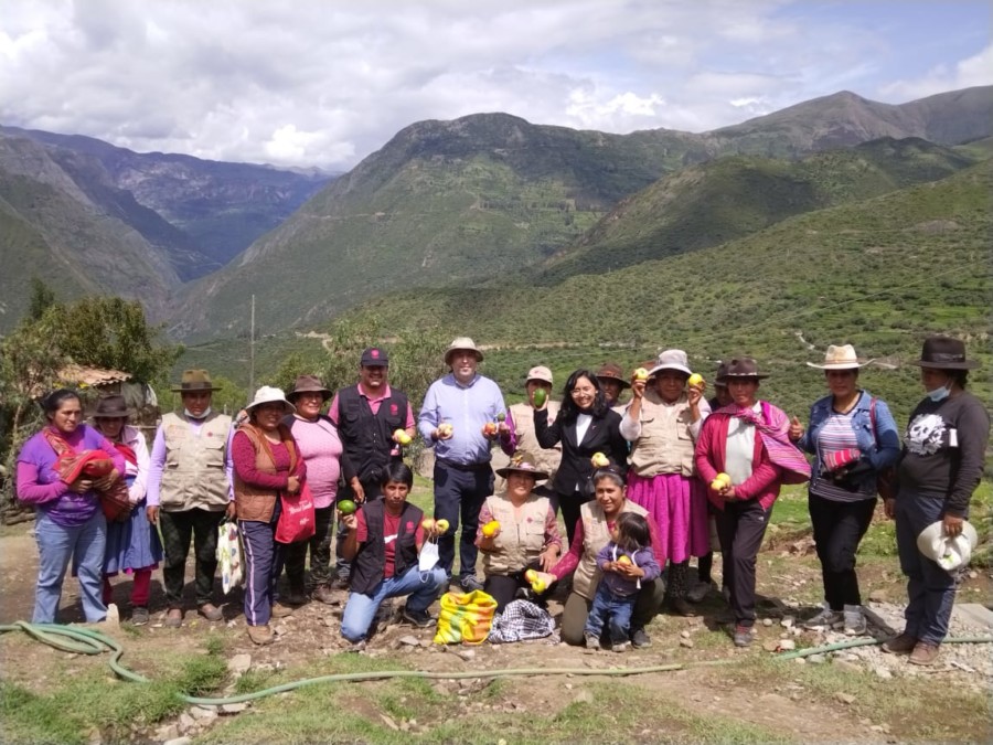 Visita comunidad Yanaca. Perú